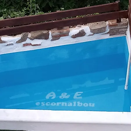 לינה וארוחת בוקר A&e.escornalbou 4*